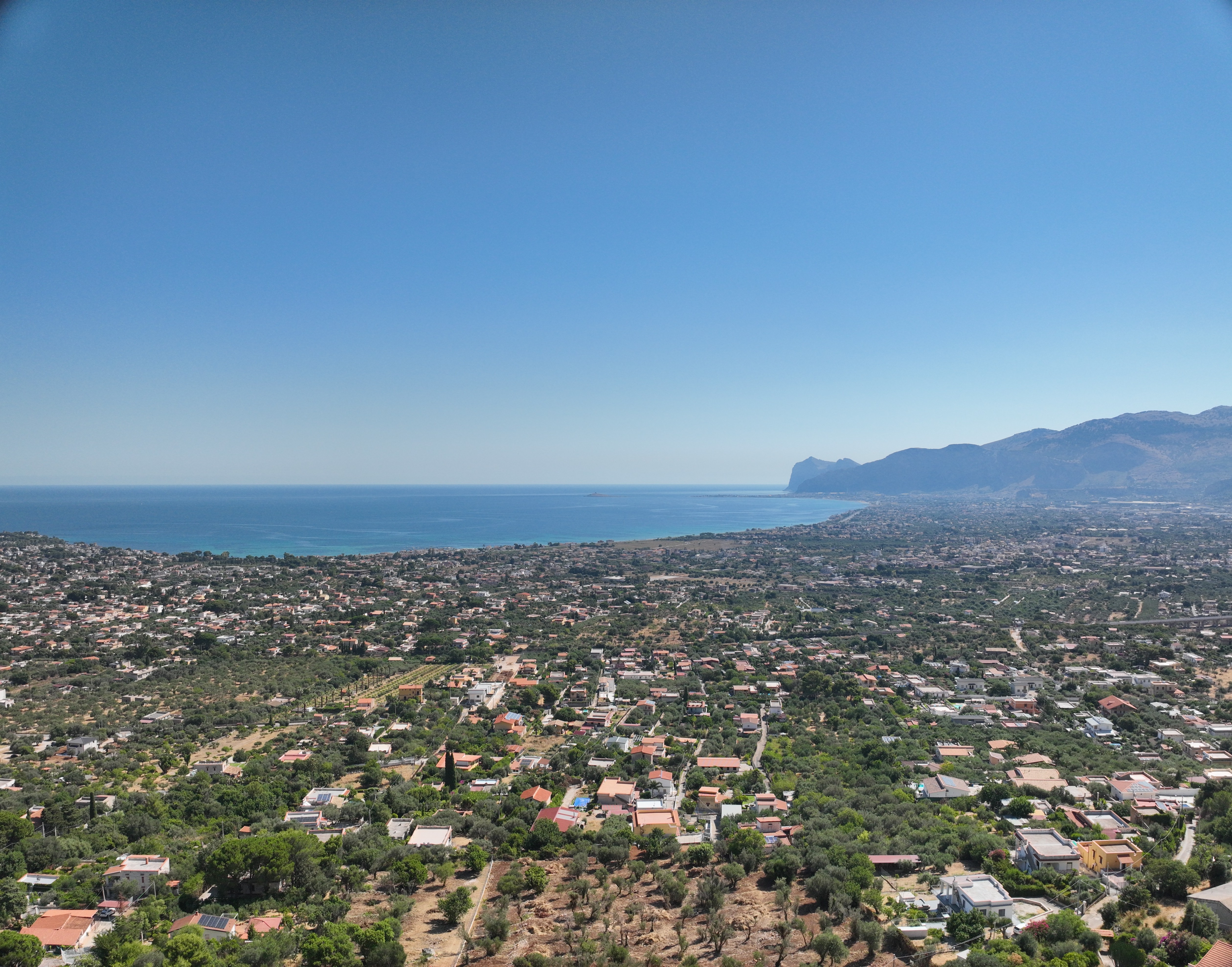 Vista aerea del territorio ripresa con drone durante un rilievo fotogrammetrico